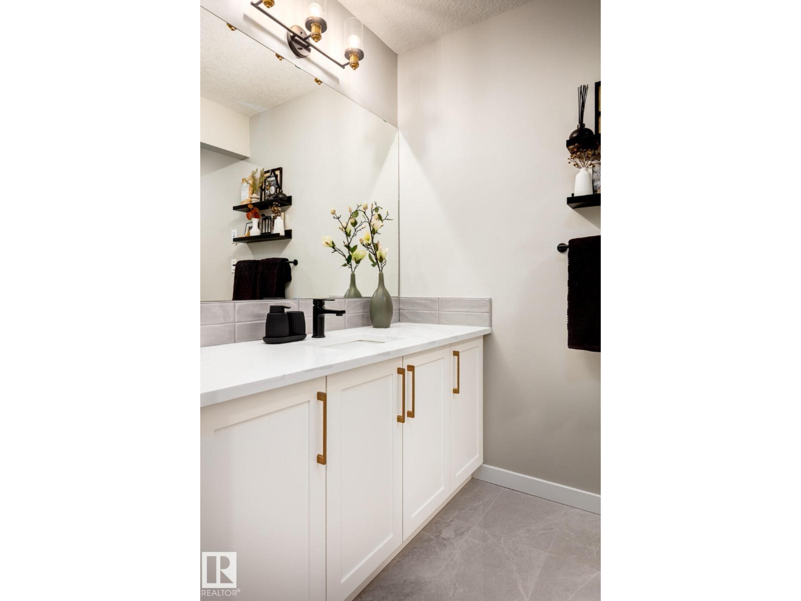 2272 4th AV SW
