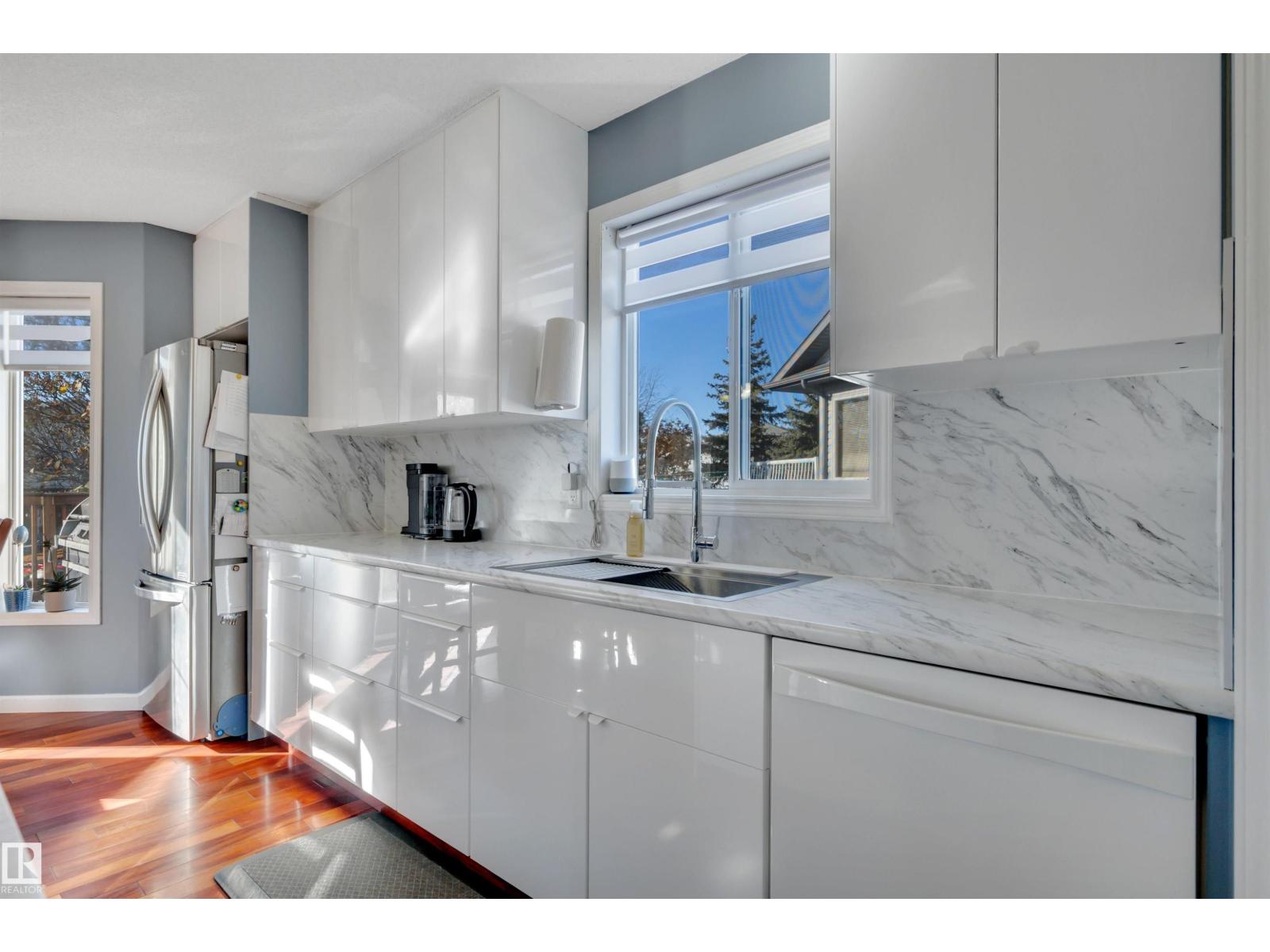 32 MOBERG RD