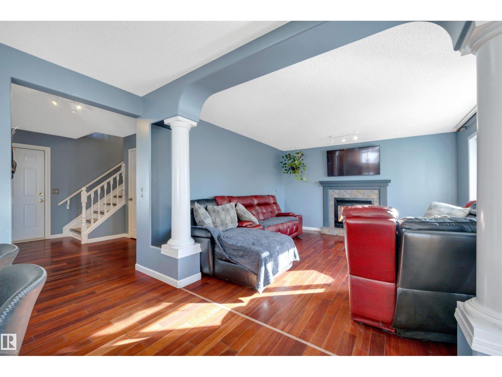 32 MOBERG RD