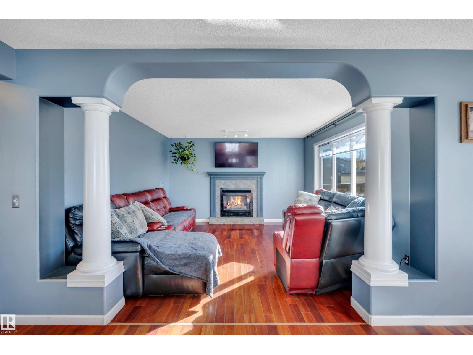 32 MOBERG RD