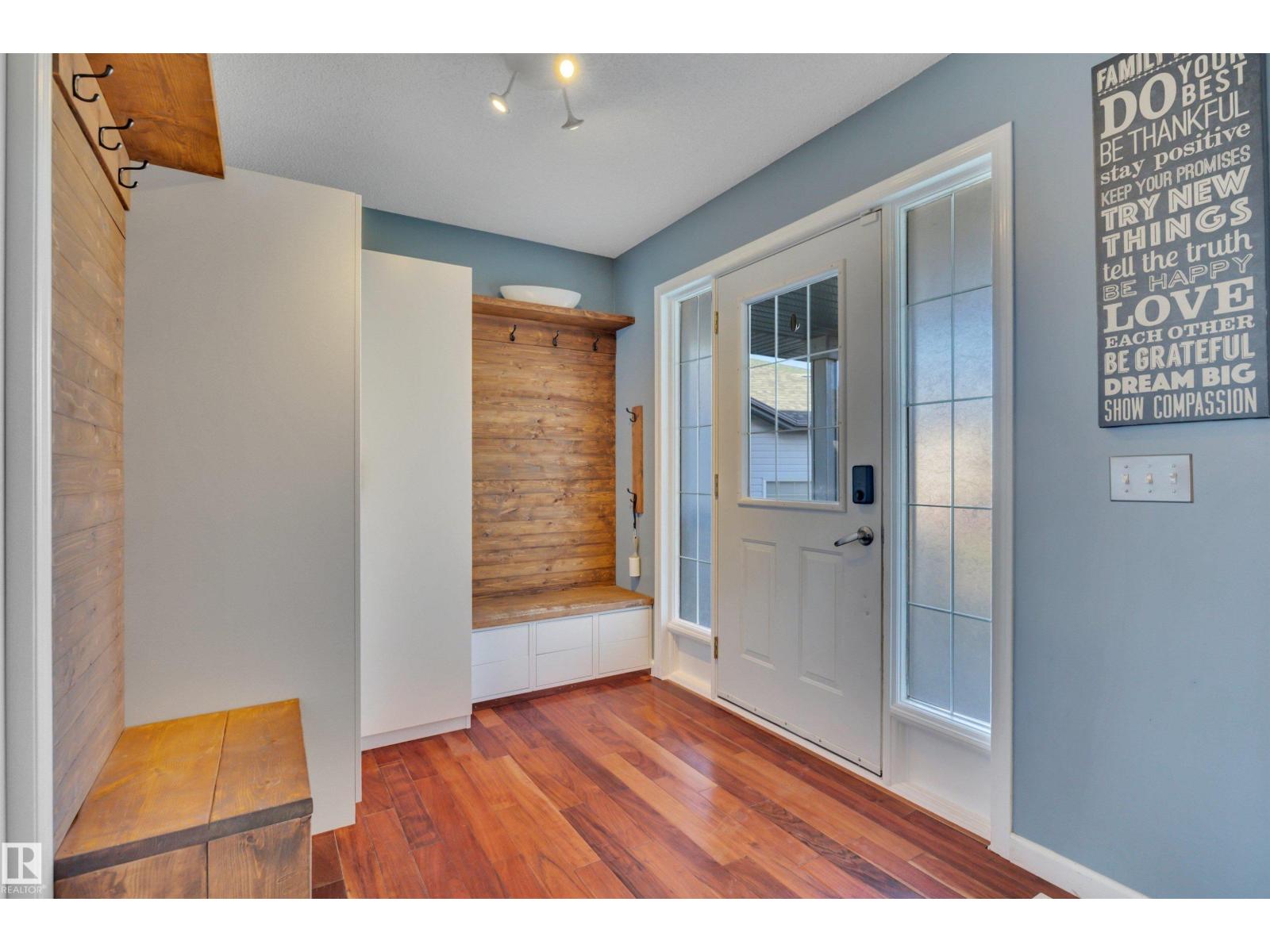 32 MOBERG RD