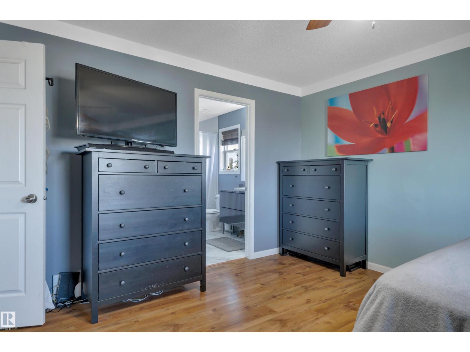 32 MOBERG RD