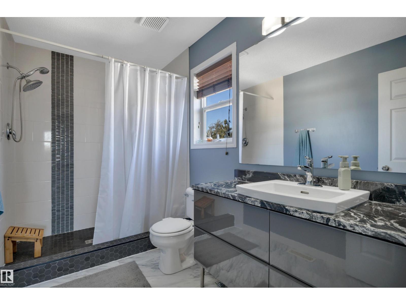 32 MOBERG RD