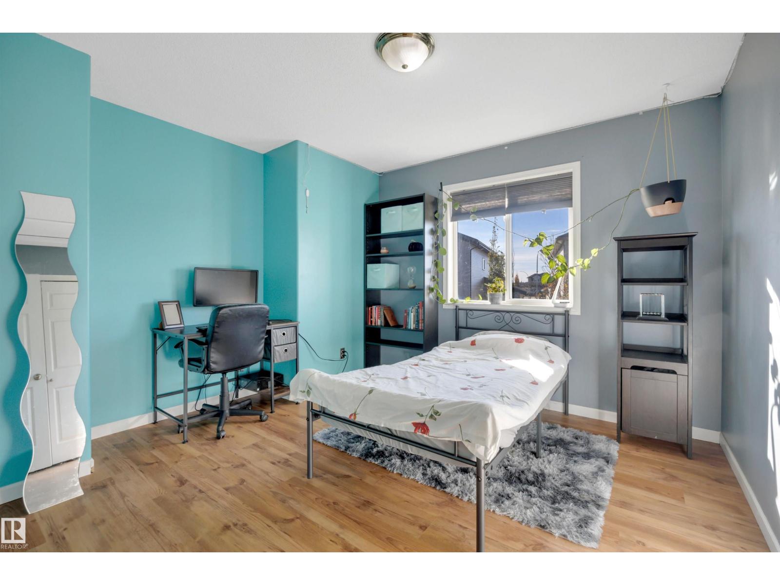 32 MOBERG RD