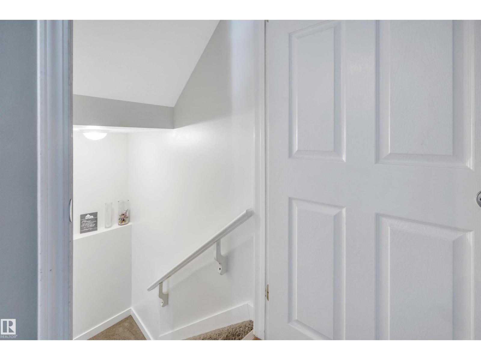 32 MOBERG RD