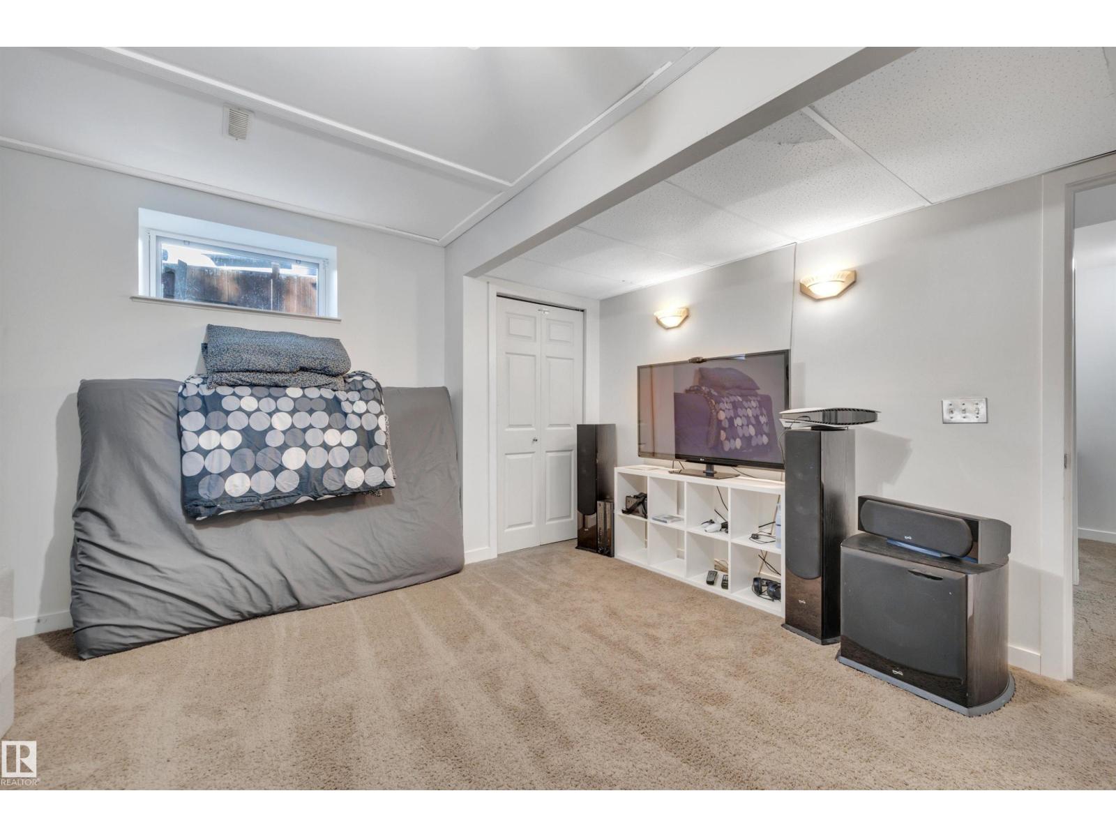 32 MOBERG RD