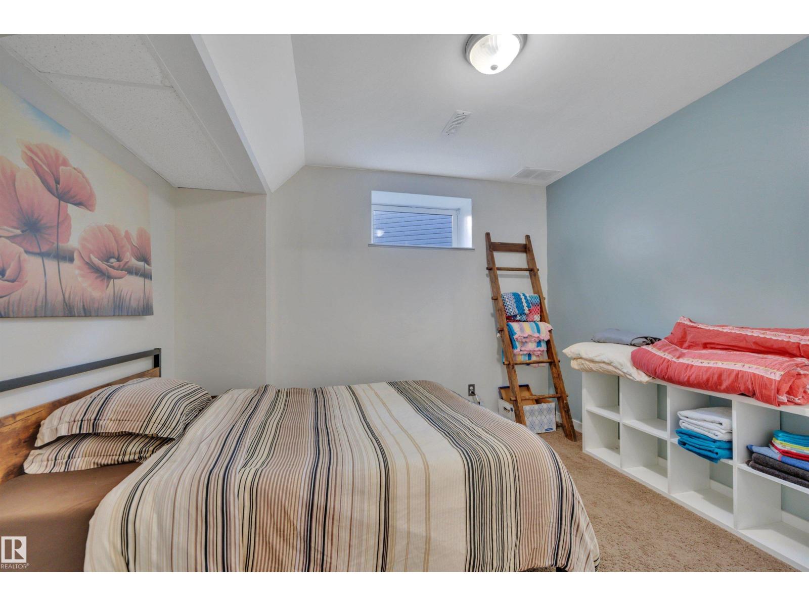 32 MOBERG RD