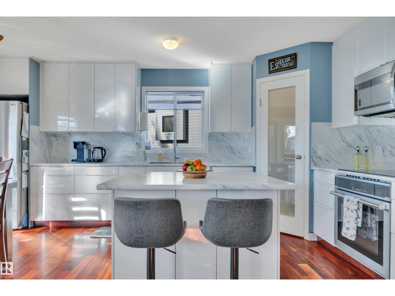 32 MOBERG RD