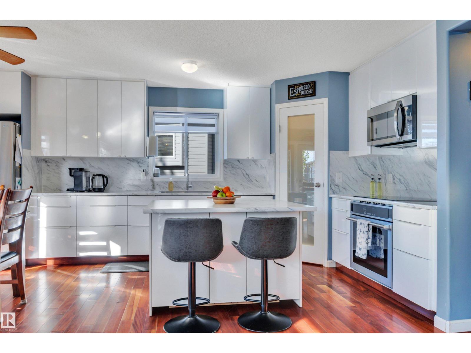 32 MOBERG RD