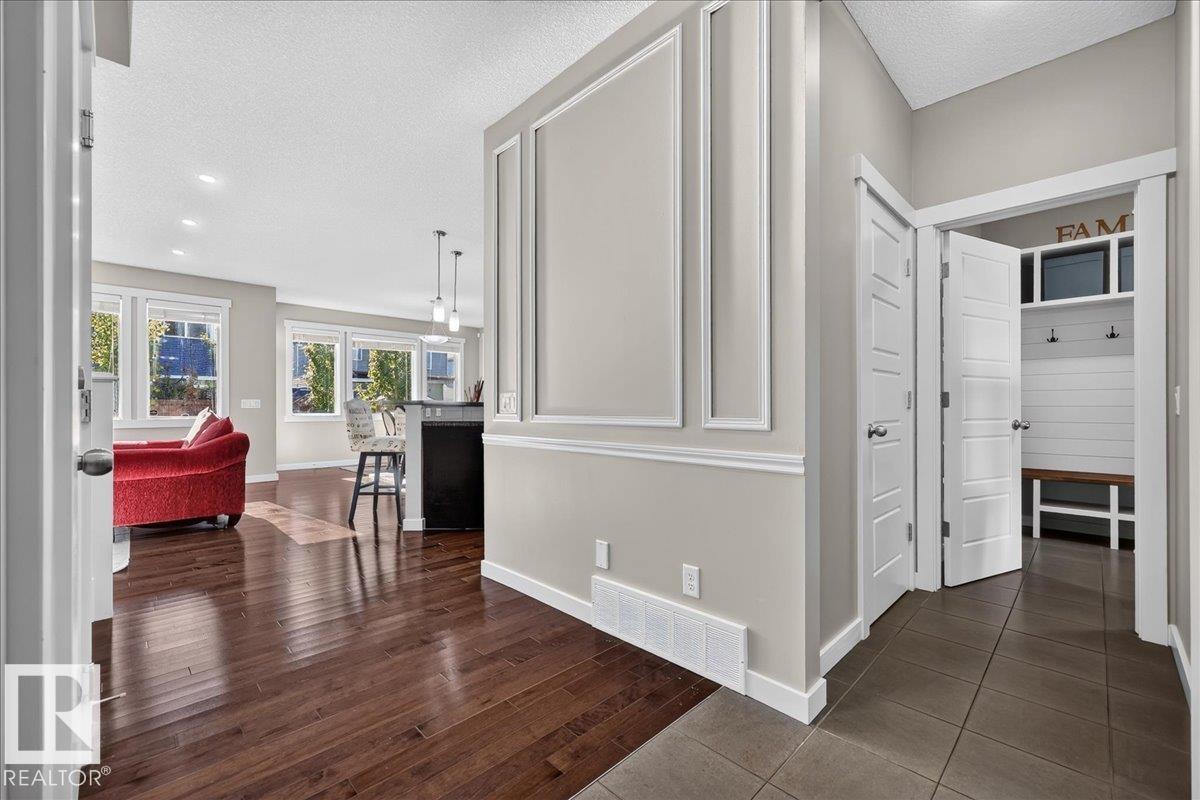 8515 19 AV SW