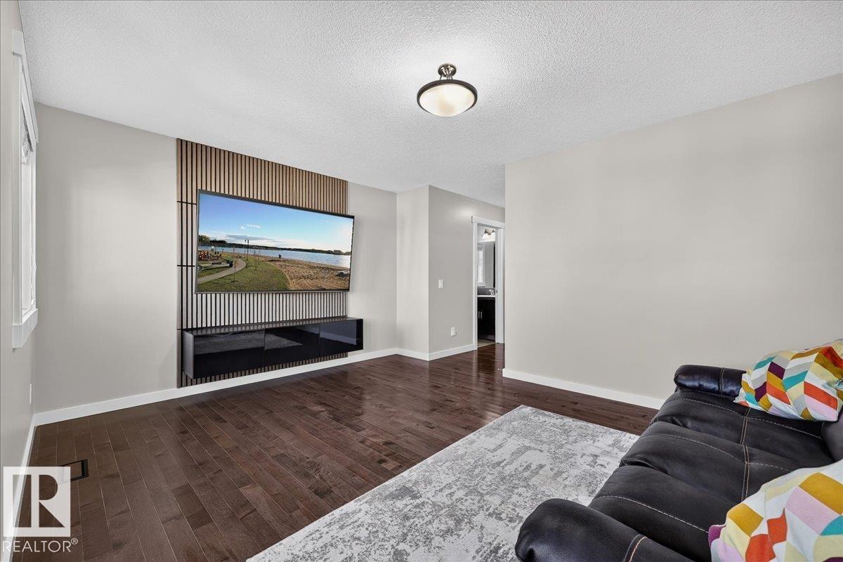 8515 19 AV SW