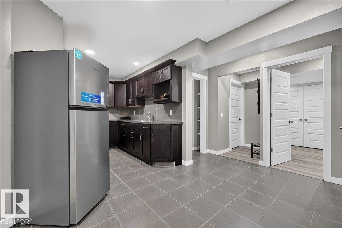 8515 19 AV SW