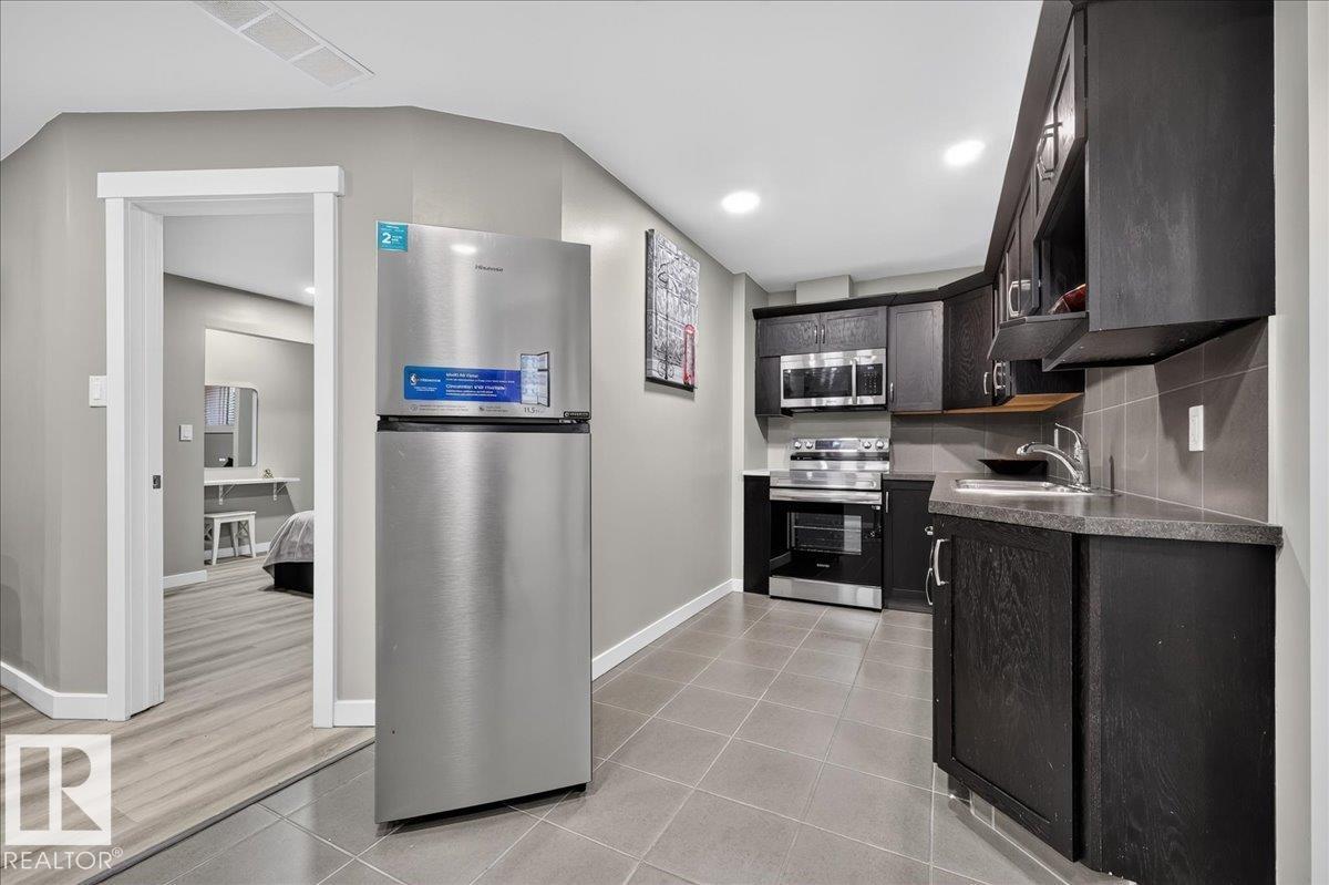 8515 19 AV SW