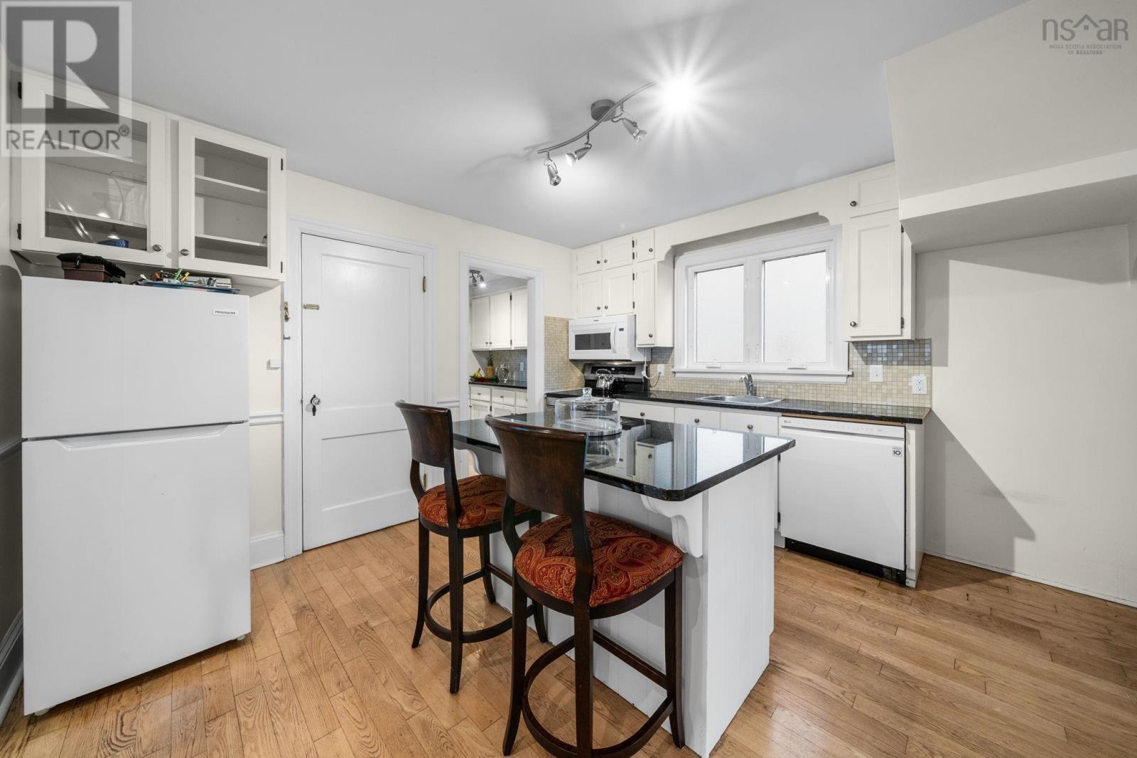 6869 Quinpool Road, Halifax, Nova Scotia  B3L 1C5 - Photo 16 - 202626038