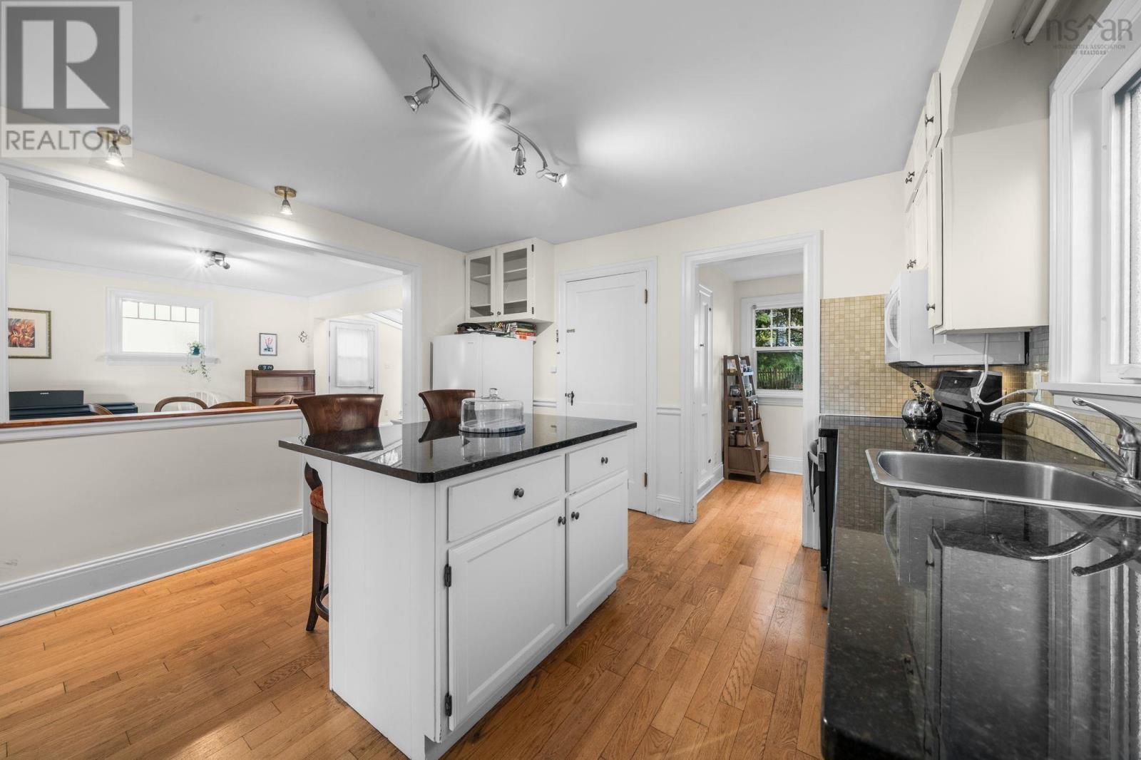 6869 Quinpool Road, Halifax, Nova Scotia  B3L 1C5 - Photo 17 - 202626038