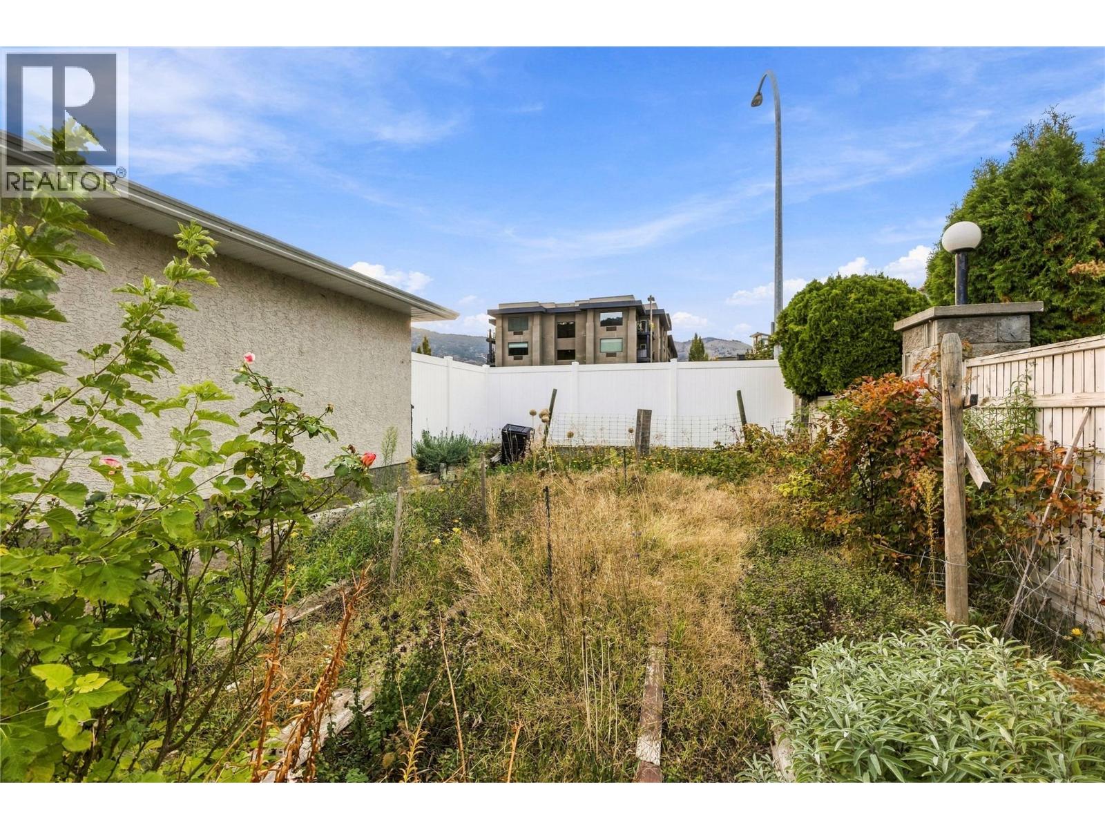153 Yorkton Avenue, Penticton, British Columbia  V2A 3V3 - Photo 34 - 10403544