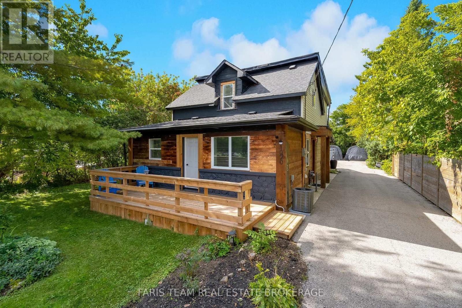 1020 Ewart Street, Innisfil, Ontario  L0L 1C0 - Photo 3 - N13865722