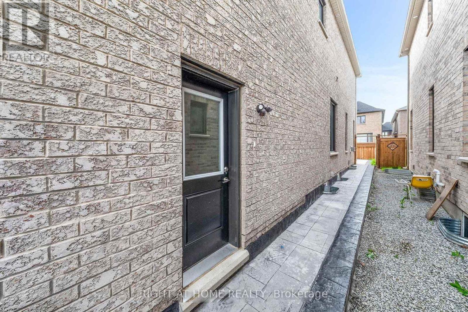 Bsmnt - 30 Merrimac Drive, Brampton, Ontario  L6Y 6K3 - Photo 2 - W14087704