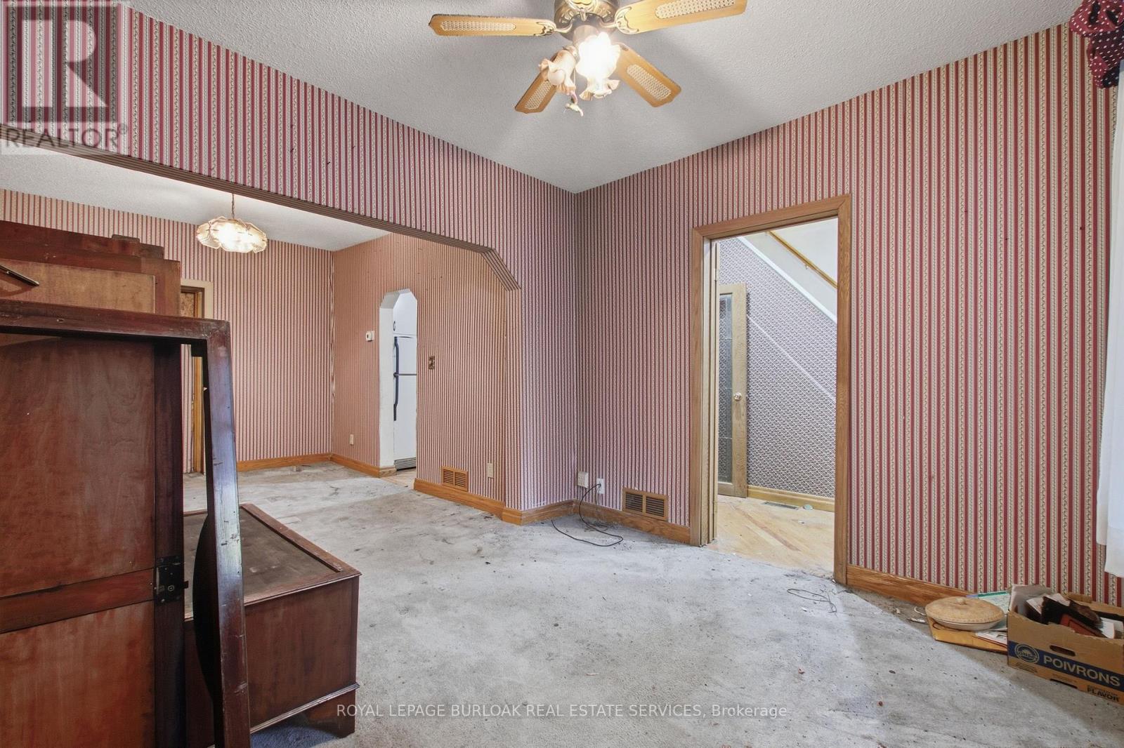 52 Craydon Avenue, Toronto, Ontario  M6M 2C7 - Photo 11 - W14087798
