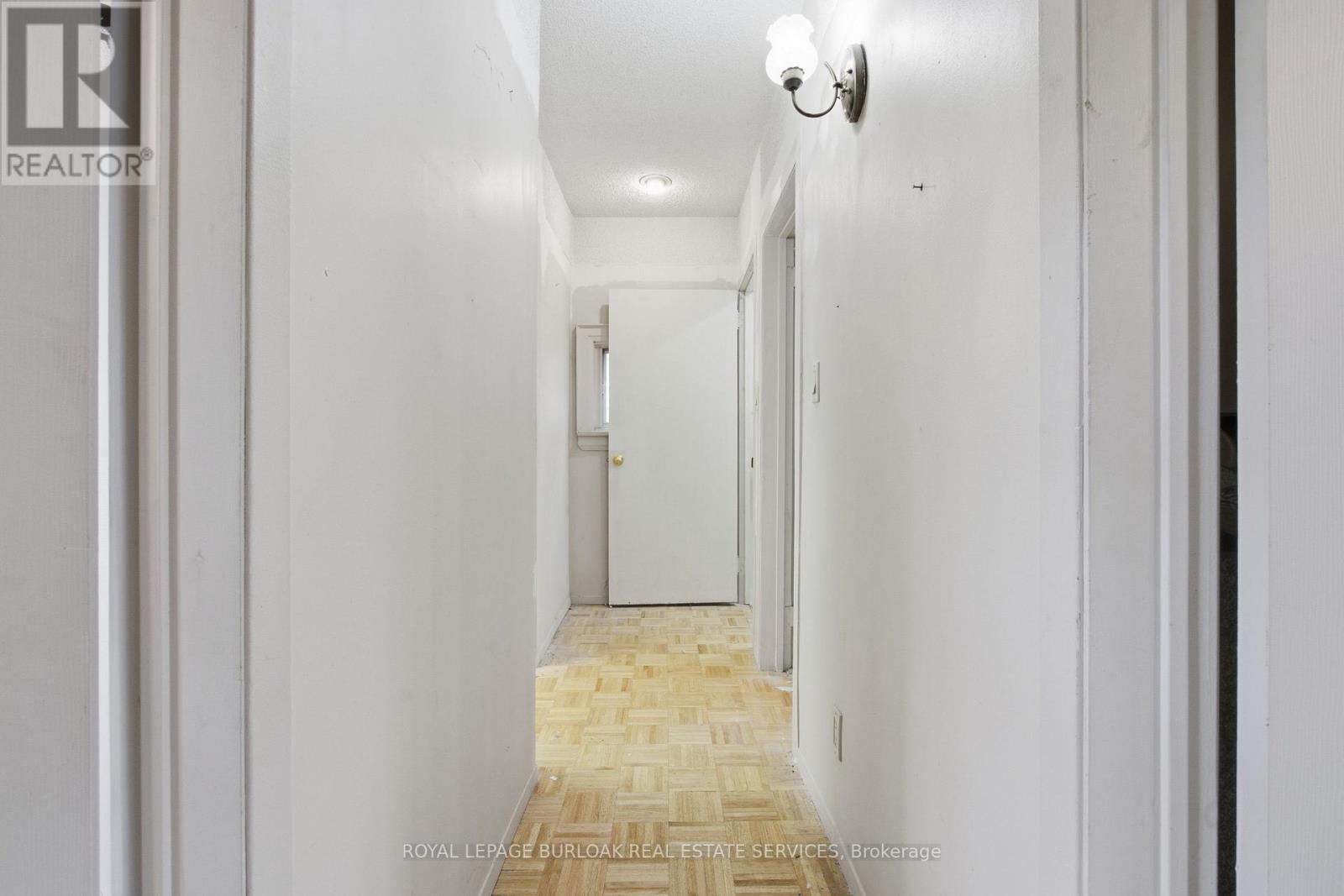 52 Craydon Avenue, Toronto, Ontario  M6M 2C7 - Photo 14 - W14087798