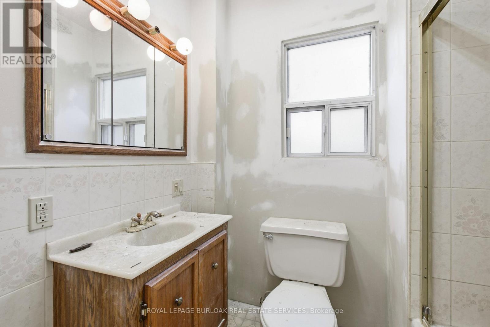 52 Craydon Avenue, Toronto, Ontario  M6M 2C7 - Photo 15 - W14087798