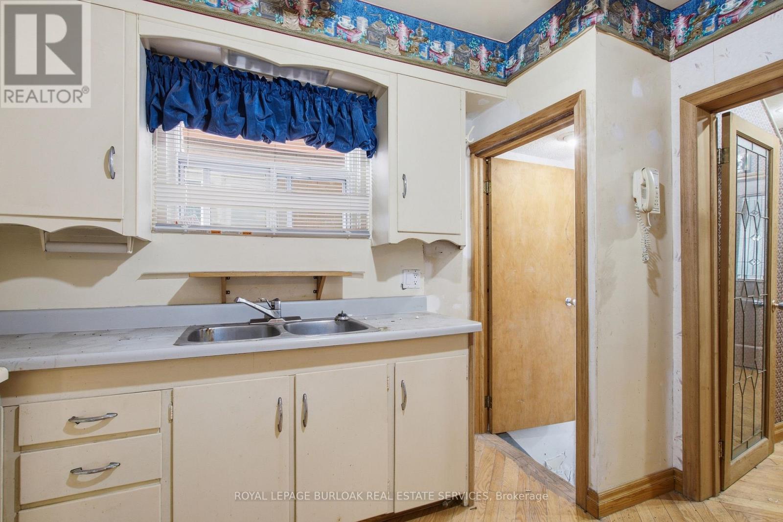 52 Craydon Avenue, Toronto, Ontario  M6M 2C7 - Photo 19 - W14087798