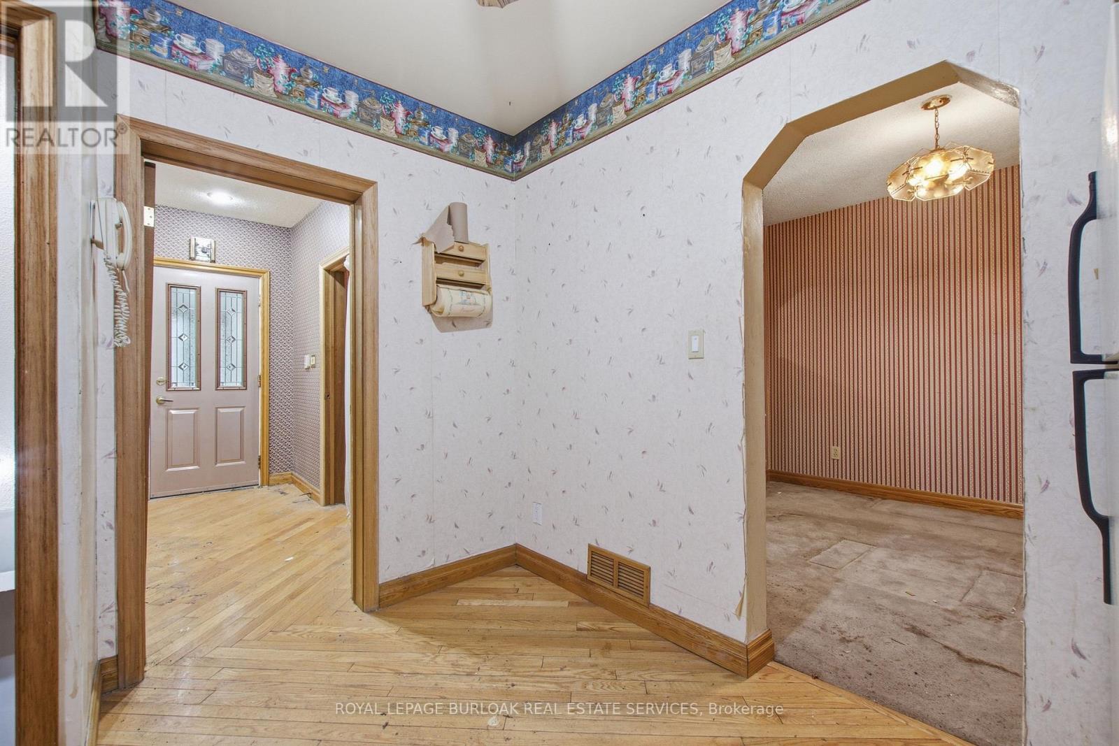 52 Craydon Avenue, Toronto, Ontario  M6M 2C7 - Photo 9 - W14087798