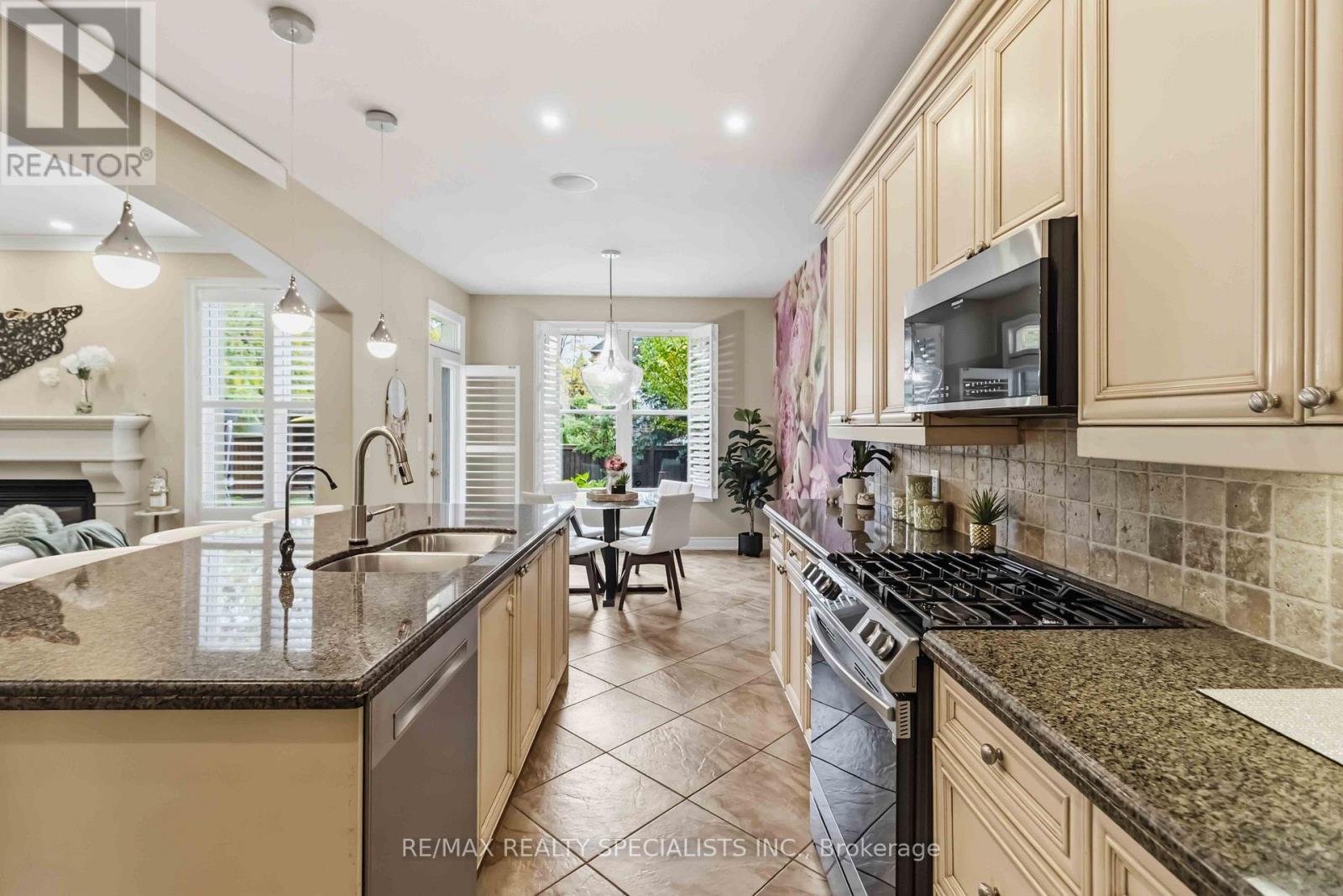 593 Renshaw Court, Mississauga, Ontario  L5H 4L7 - Photo 11 - W14087822