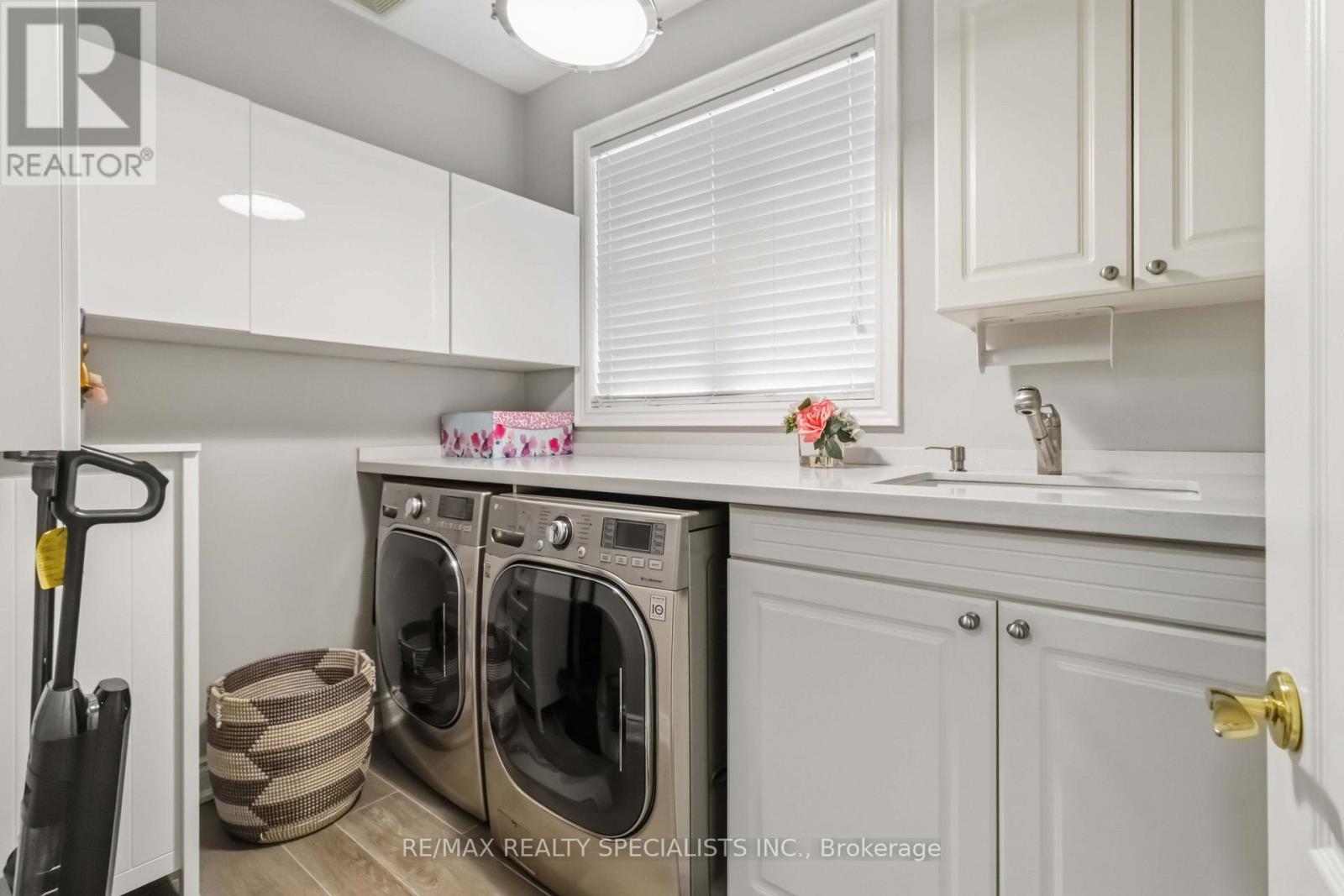 593 Renshaw Court, Mississauga, Ontario  L5H 4L7 - Photo 16 - W14087822