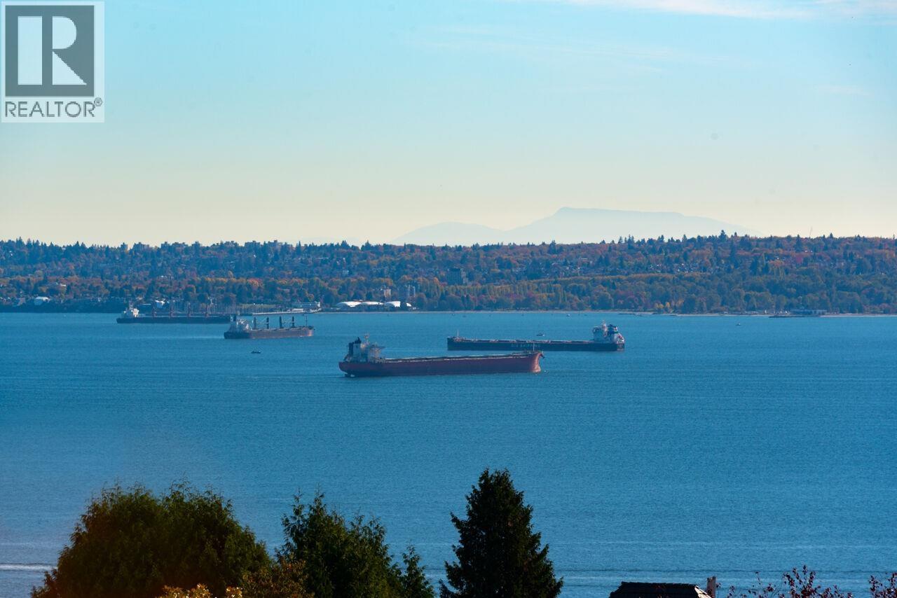 4211 ROCKRIDGE CRESCENT, west vancouver, British Columbia