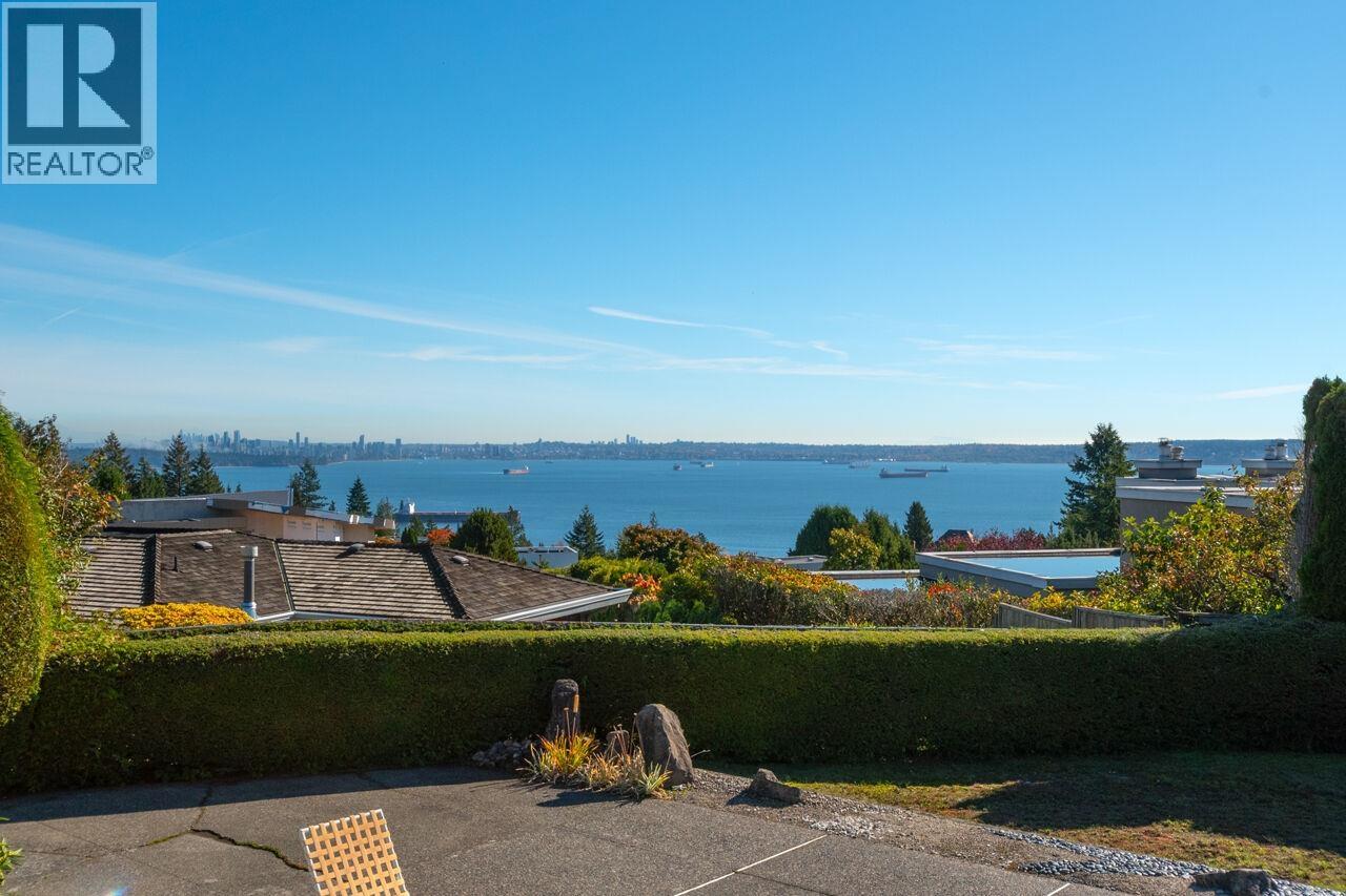 4211 Rockridge Crescent, West Vancouver, British Columbia  V7W 1A9 - Photo 3 - R3174845