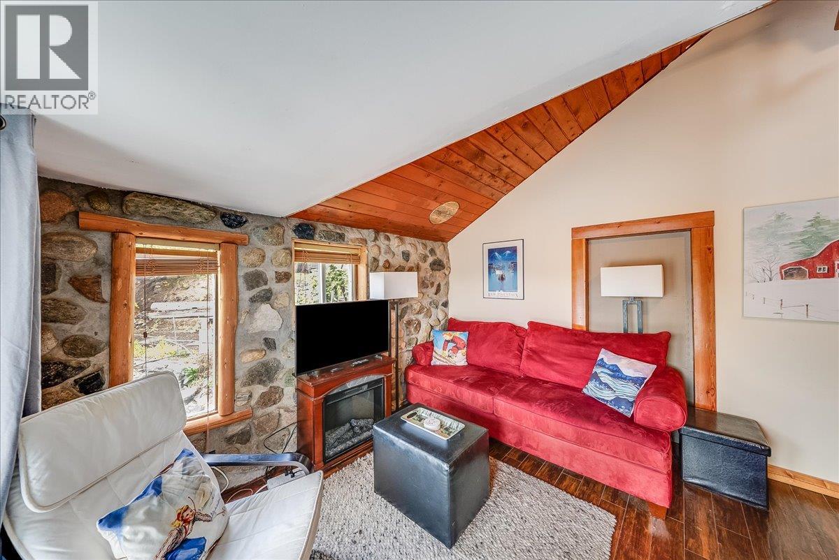 1653 Harasin Alley, Rossland, British Columbia  V0G 1Y0 - Photo 16 - 10403827