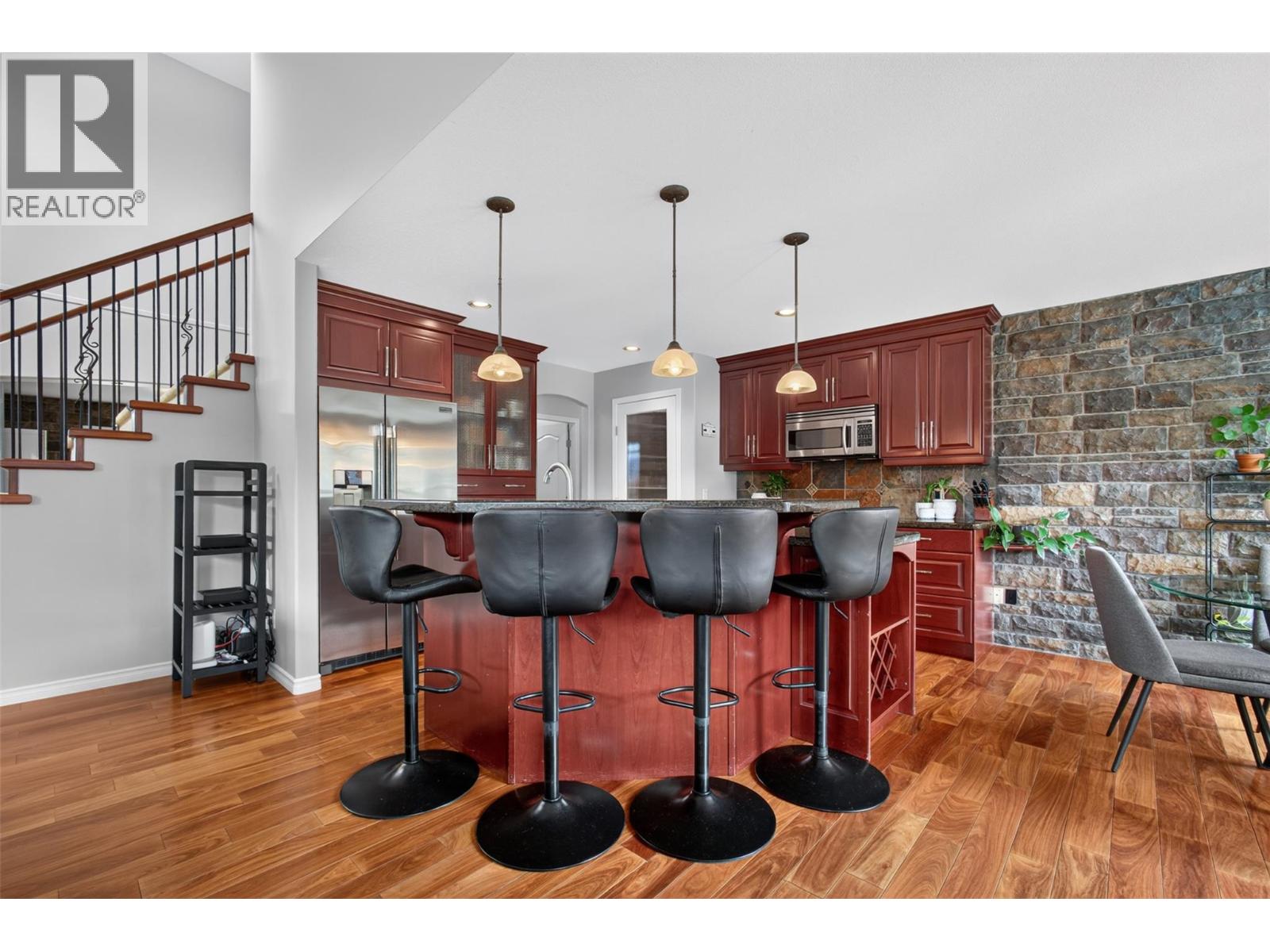 2512 Selkirk Drive, Kelowna, British Columbia  V1V 2V6 - Photo 4 - 10402781