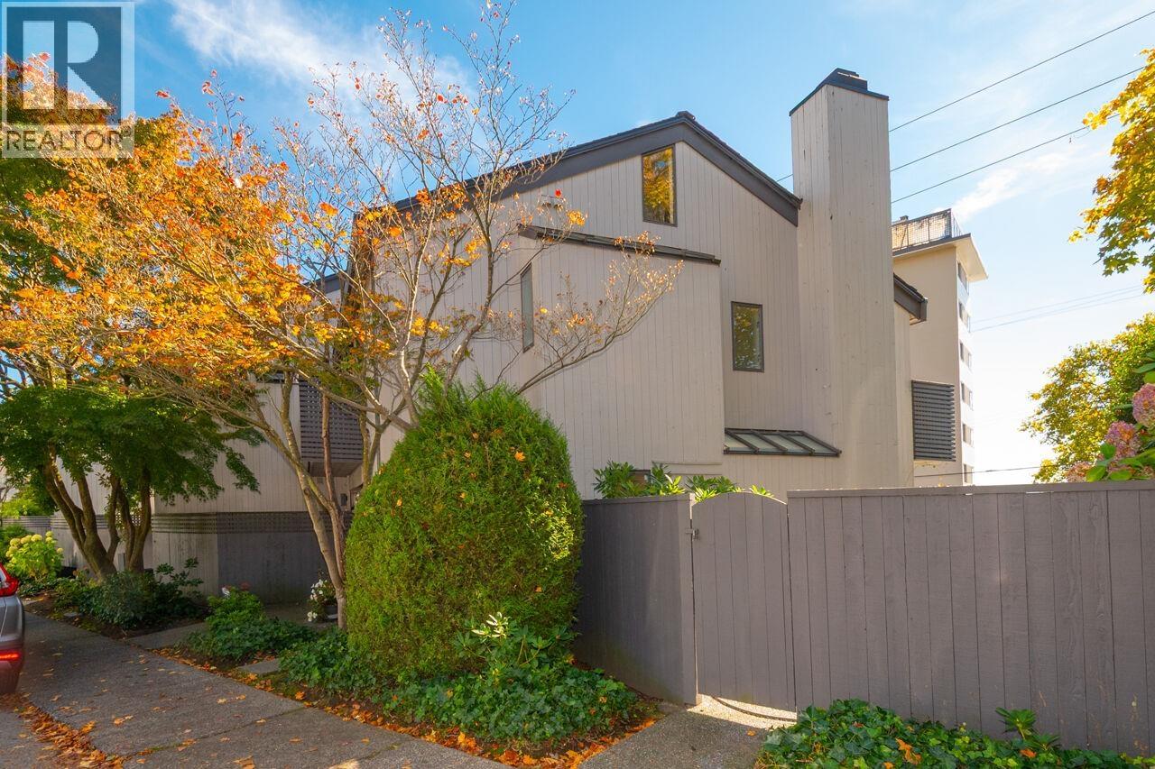 1896 Bellevue Avenue, West Vancouver, British Columbia  V7V 1B4 - Photo 2 - R3176098