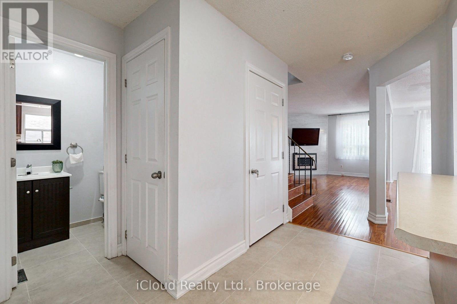 50 Denlow Drive, Brampton, Ontario  L6Y 2L5 - Photo 5 - W14028756