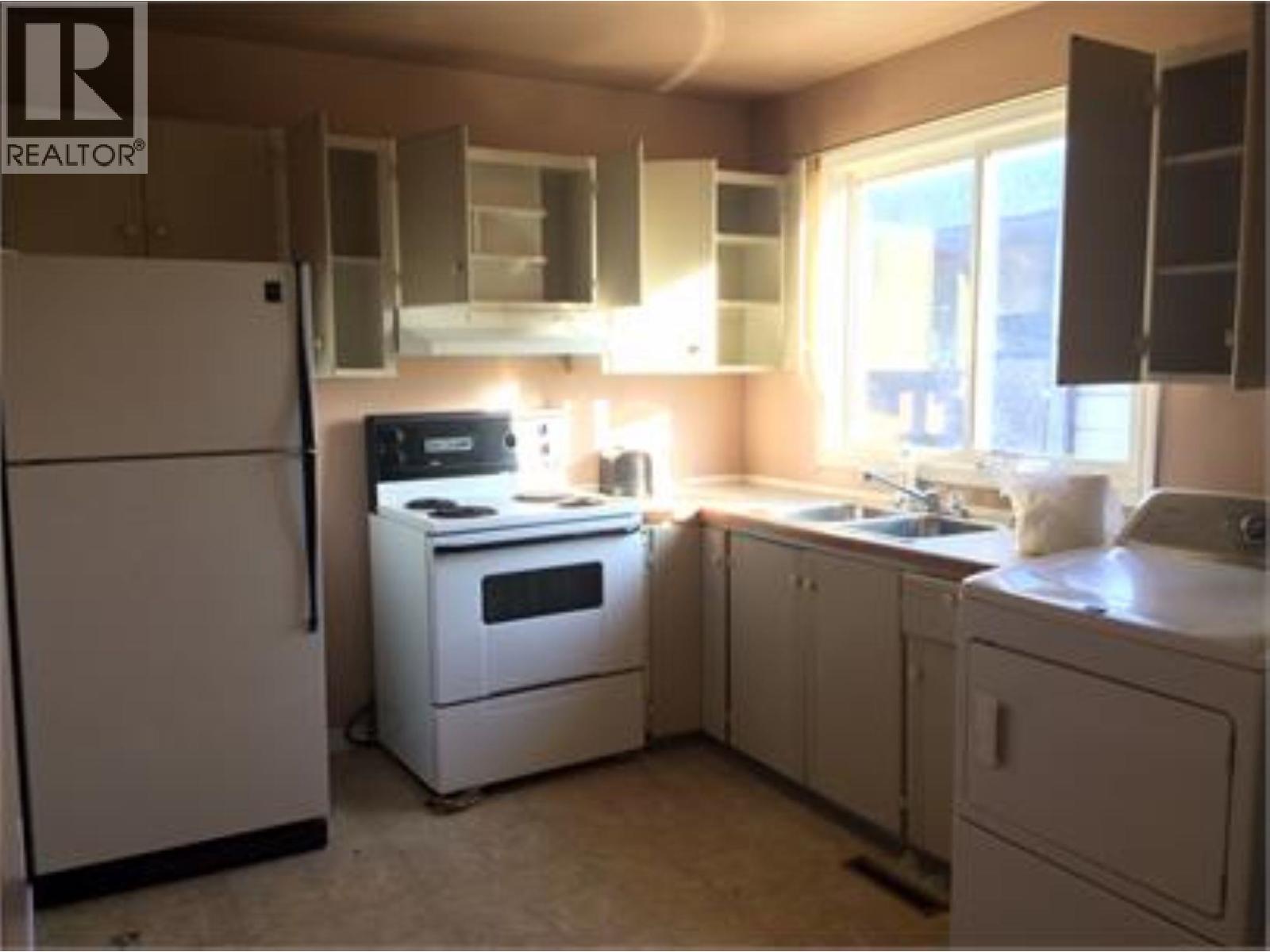 5328 43 Street, Fort Nelson, British Columbia  V0C 1R0 - Photo 3 - R3175524