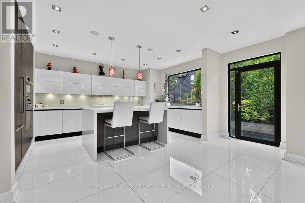 647 Montbeck Crescent, Mississauga, Ontario  L5G 1P1 - Photo 10 - W14028458