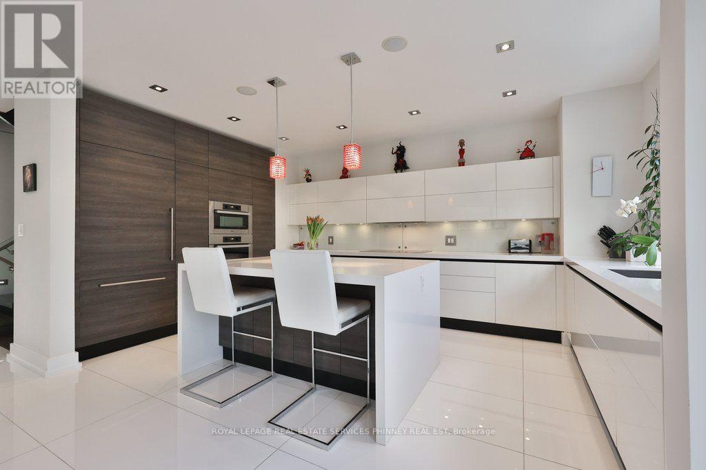 647 Montbeck Crescent, Mississauga, Ontario  L5G 1P1 - Photo 11 - W14028458