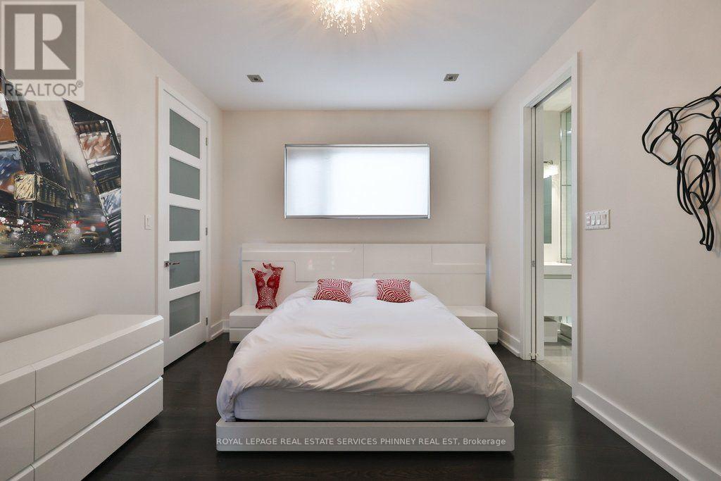 647 Montbeck Crescent, Mississauga, Ontario  L5G 1P1 - Photo 23 - W14028458