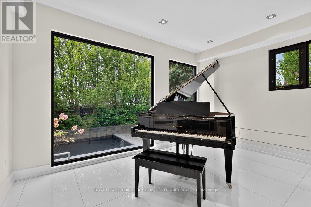647 Montbeck Crescent, Mississauga, Ontario  L5G 1P1 - Photo 9 - W14028458