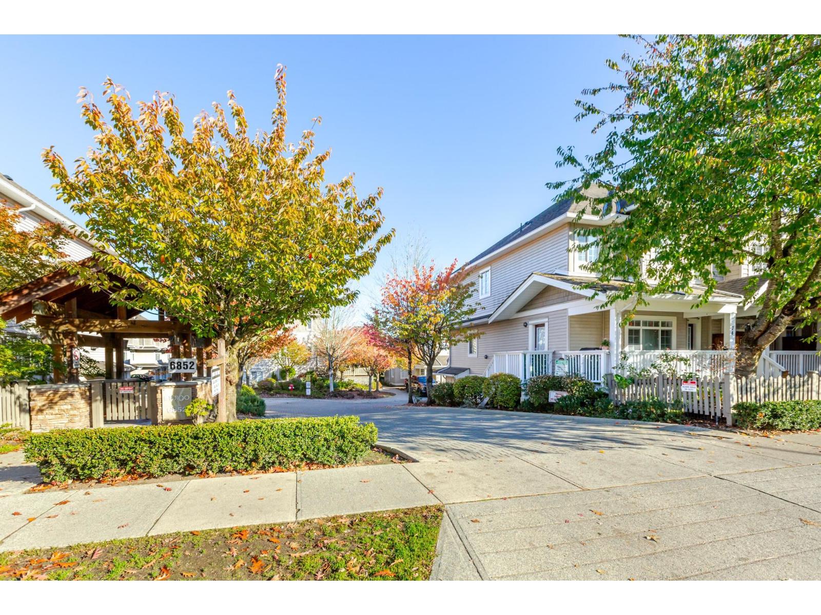 73 6852 193 STREET, surrey, British Columbia