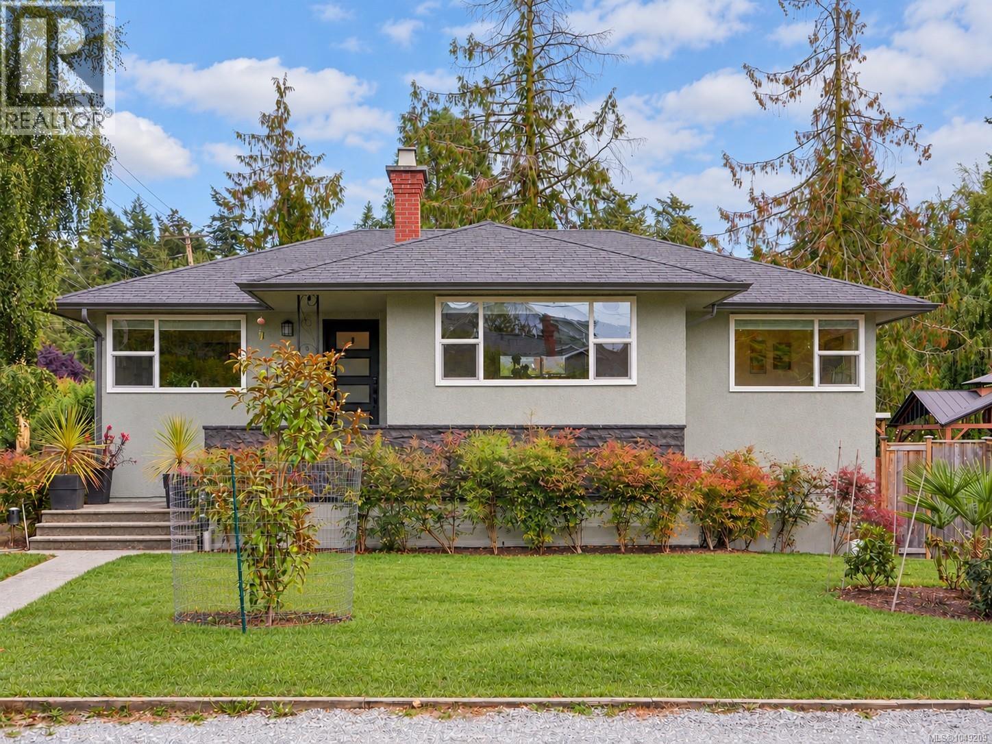 3945 Dawe Rd, Saanich, British Columbia