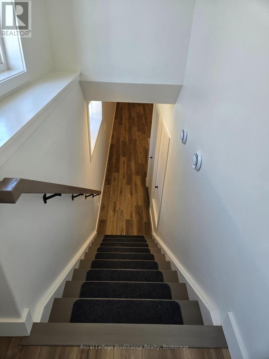 B - 8 Aldersgate Drive, Belleville, Ontario  K8P 4G3 - Photo 3 - X14088126