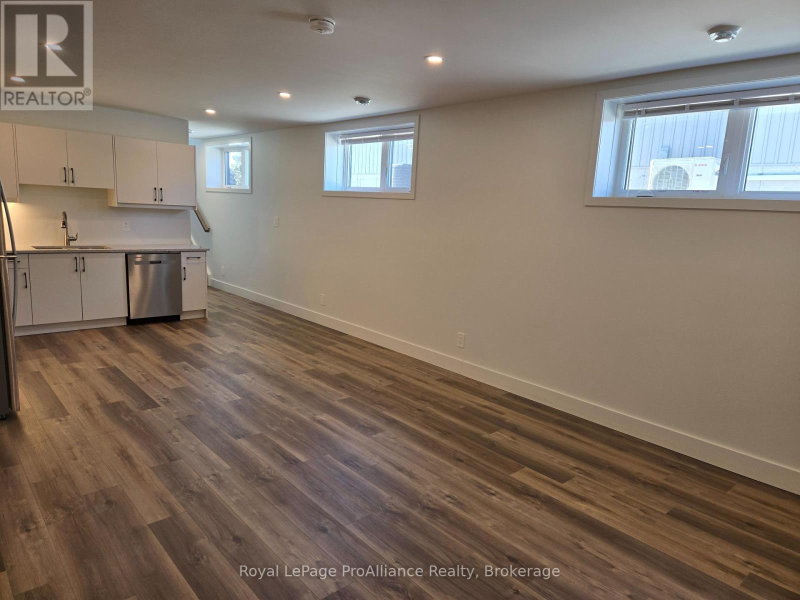 B - 8 Aldersgate Drive, Belleville, Ontario  K8P 4G3 - Photo 5 - X14088126