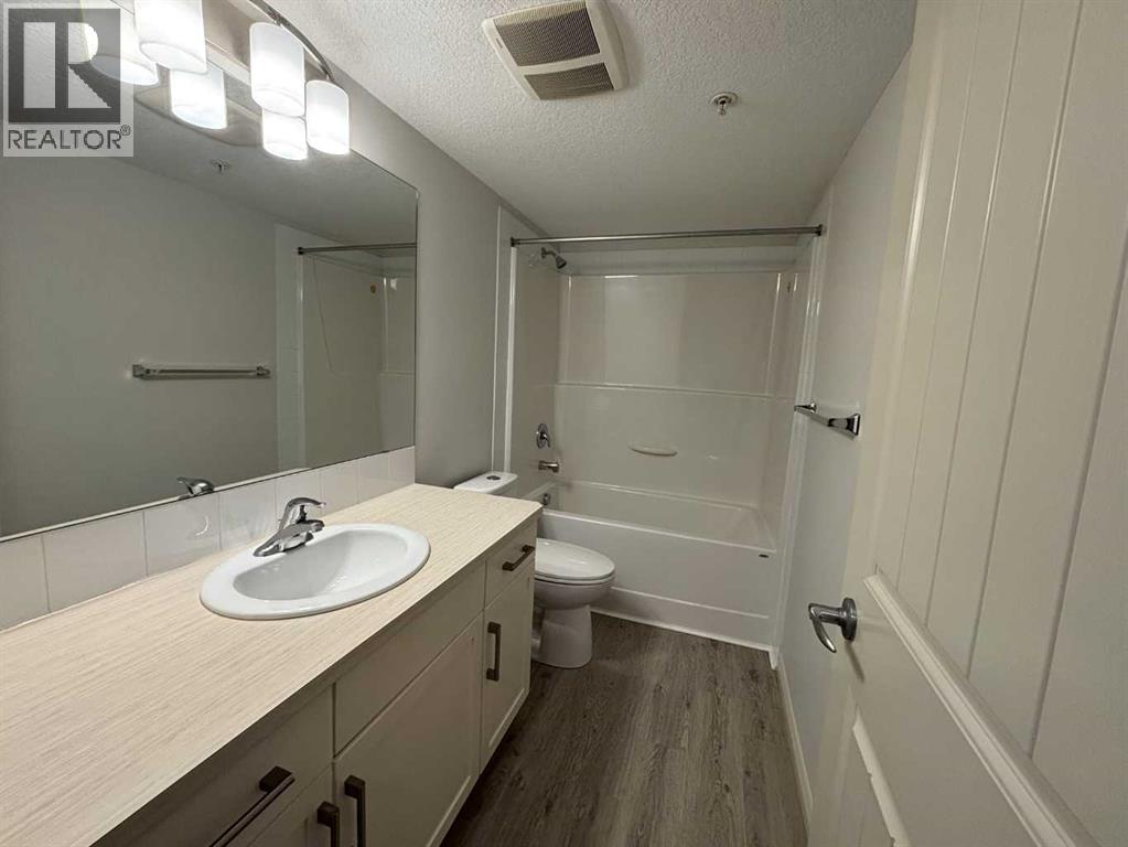 204, 304 Cranberry Park SE
