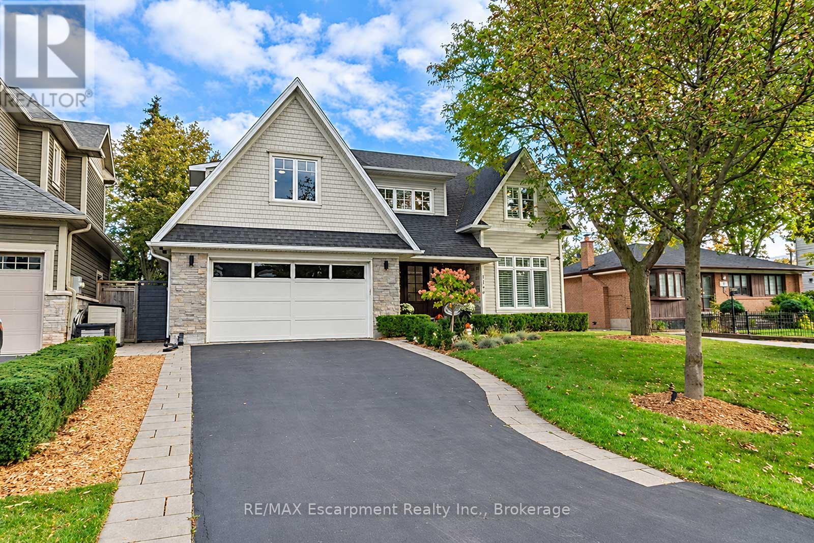 1394 Waverly Avenue, Oakville, Ontario  L6L 2S3 - Photo 2 - W14088202