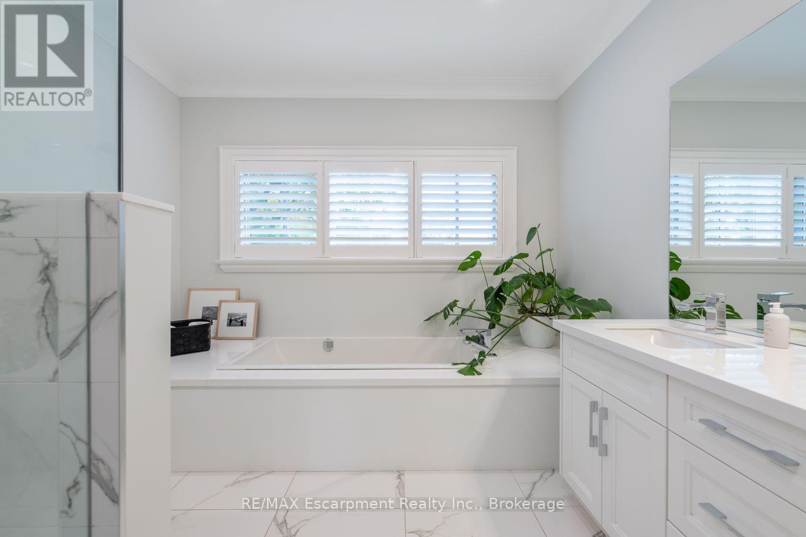 1394 Waverly Avenue, Oakville, Ontario  L6L 2S3 - Photo 36 - W14088202