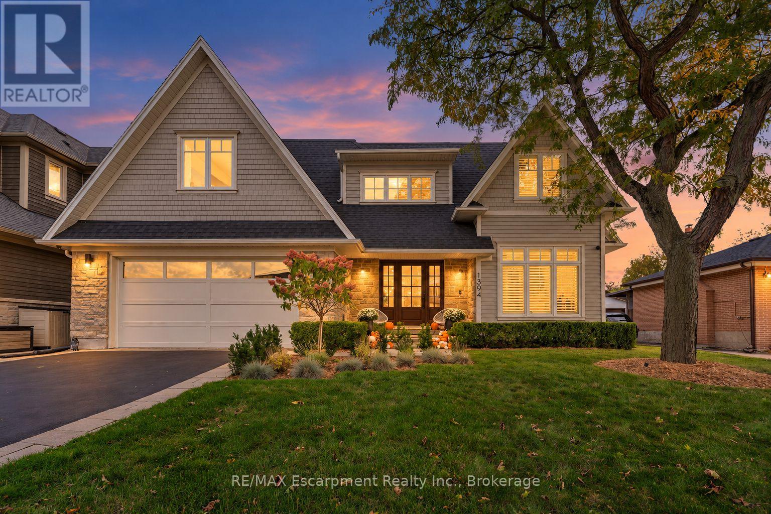 1394 Waverly Avenue, Oakville, Ontario  L6L 2S3 - Photo 4 - W14088202