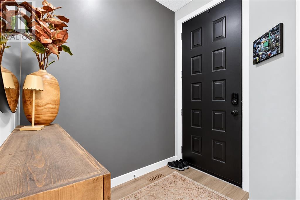 260 Cranarch Common Se, Calgary, Alberta  T3M 1M2 - Photo 2 - A2352255