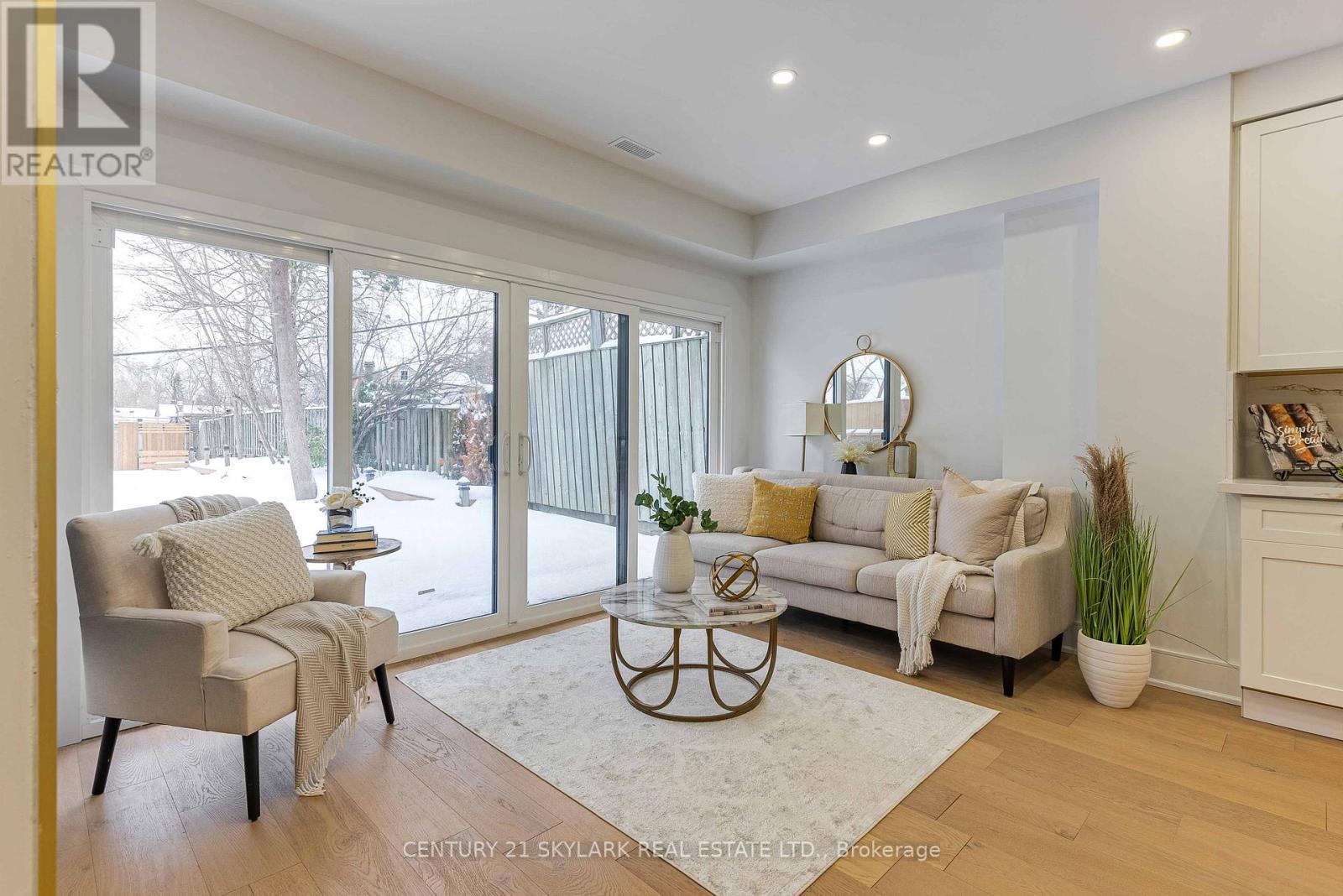 208 Gainsborough Road, Toronto, Ontario  M4L 3C6 - Photo 13 - E14088112